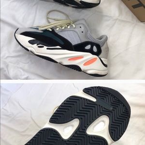 adidas yeezy running 700 size 7.5 Man